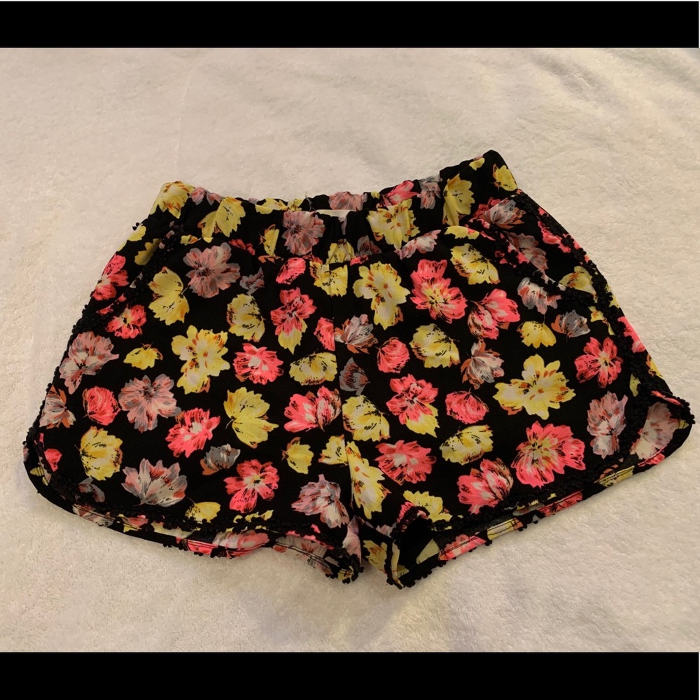 Urban Outfitters shorts - M